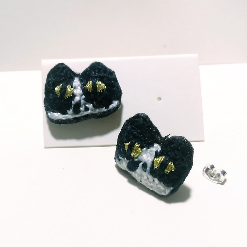 一双古惑的猫勾编刺绣耳钉耳环 - 耳环/耳夹 - 其他材质 黑色