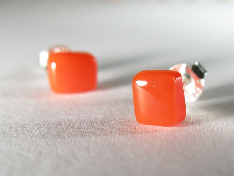 豆腐琉璃纯银耳环 / 红萝卜(耳针、耳夹) - 耳环/耳夹 - 玻璃 红色
