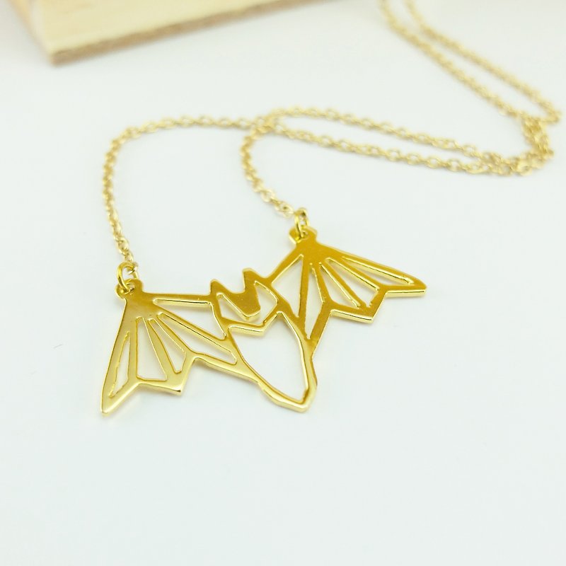 Origami Bat Necklace, Animal necklace, Gift for her, Gold Plated Brass - 项链 - 铜/黄铜 金色