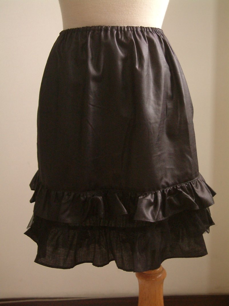 黑色蛋糕短裙 - 裙子 - 其他材质 黑色