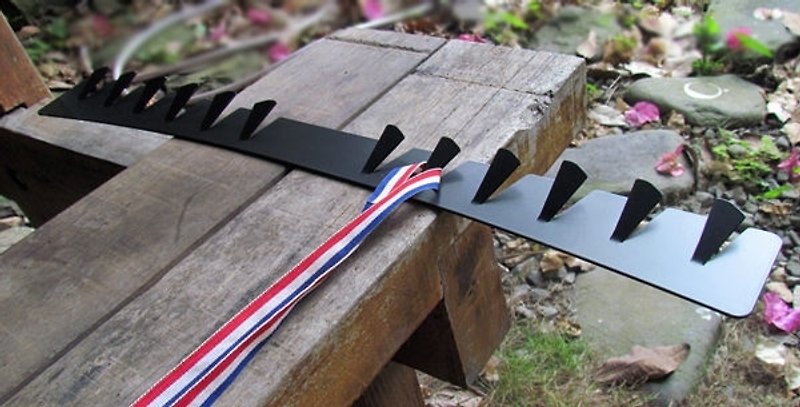 设计款铁制挂钩、奖牌架、排勾、挂勾，可直接使用3M黏贴不需钻孔 - 摆饰 - 其他金属 黑色