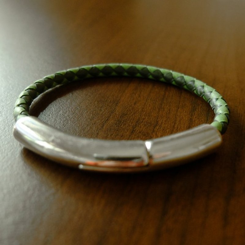 圣诞礼物 一半 磁扣 真皮 编织 手环 (墨绿＋草绿) 乐在手作欧洲饰品 - 手链/手环 - 真皮 绿色