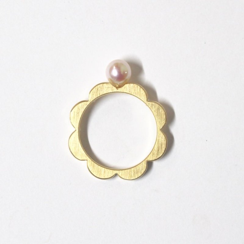 アコヤパールのお花リング(Gold色) - 戒指 - 宝石 金色