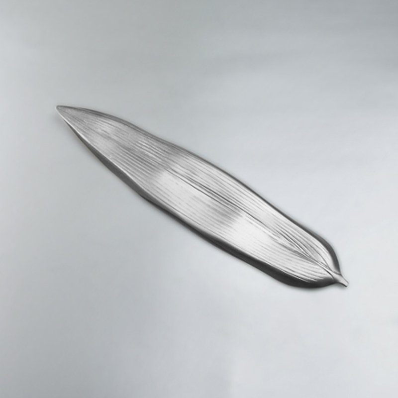 【日本Shinko】设计师系列 作用系列 竹叶片筷架(银色叶片) - 筷子/筷架 - 不锈钢 银色