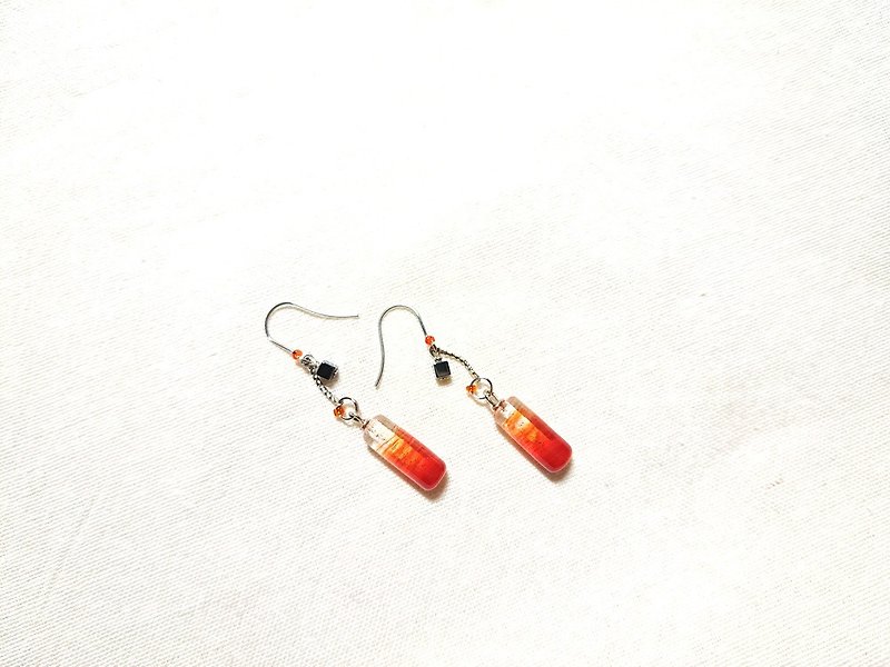 柚子林手工琉璃 - 琉璃耳环 - 想念 - 可改夹式 - 耳环/耳夹 - 玻璃 红色