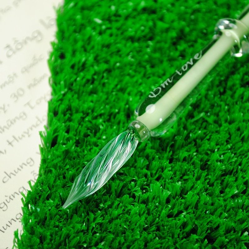 【MSA GLASS ENGRAVING】(幸运草绿色)水晶艺术雕刻双色玻璃笔(含玻璃笔座)情人节礼物 送礼 刻字订做 (不含墨水) - 酒杯/酒器 - 玻璃 绿色