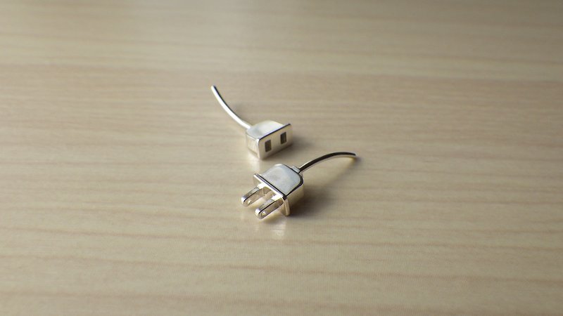 Plug & Outlet Earrings - 耳环/耳夹 - 其他金属 银色