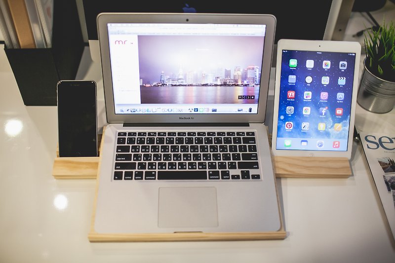 手作木制多功能笔记型电脑架,可同时放ipad iphone and macbook - 电脑配件 - 木头 金色