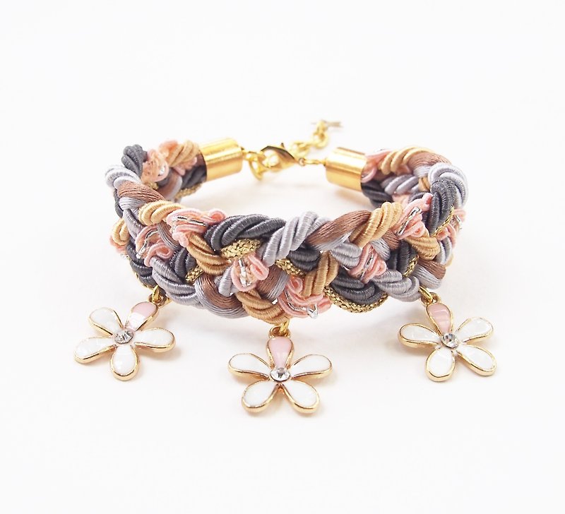 ELBRAZA: Sweet flower bracelet - 手链/手环 - 其他材质 多色
