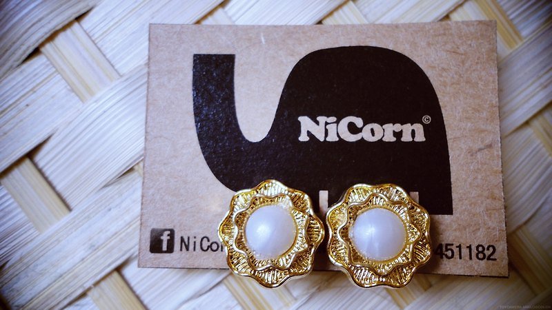 NiCorn手作-发梢的幸福-温柔铁白玫瑰复古耳环(耳夹式) - 耳环/耳夹 - 其他材质 白色