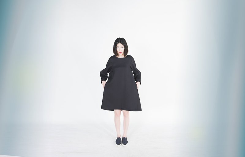 Gisela 引力太空黑色伞状洋装 - 洋装/连衣裙 - 其他材质 黑色