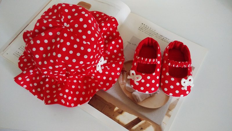 红底点点弥月礼物 婴儿鞋+婴儿帽 - 婴儿鞋 - 棉．麻 红色