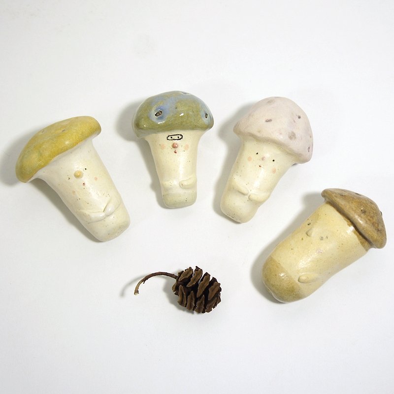 ［手感陶作］菌杯人-幸包菇菇 - 花瓶/陶器 - 其他材质 多色