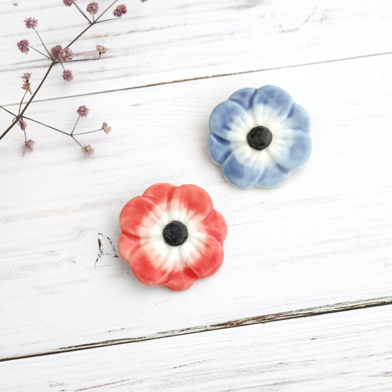 Anemone brooch - 胸针 - 瓷 红色