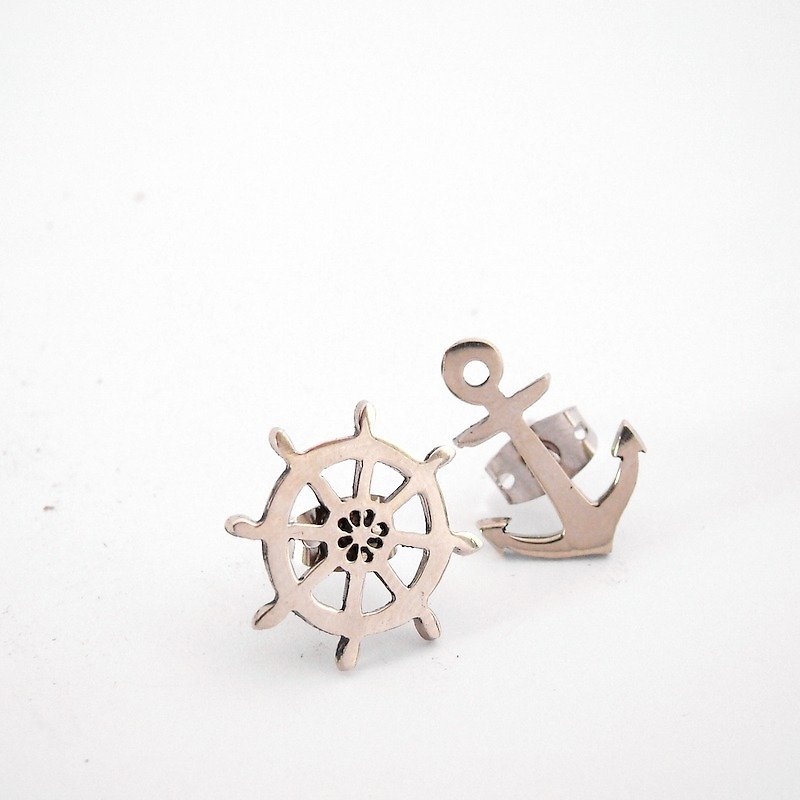 Anchor and Wheel studs earrings in white bronze handmade by hand sawing - 耳环/耳夹 - 其他金属 