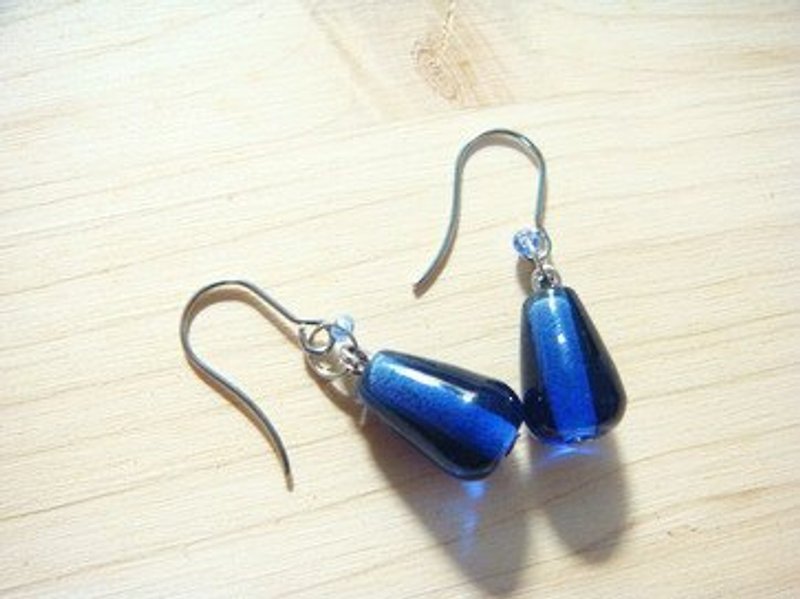 柚子林琉璃 - 百搭琉璃耳环系列 - 深海蓝 水滴型 可改夹式 - 耳环/耳夹 - 玻璃 蓝色