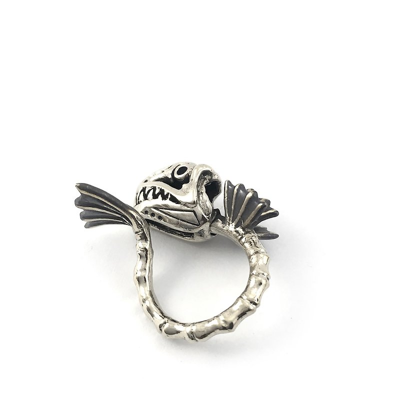 Zodiac Fish bone ring is for Pisces in white bronze and oxidized antique color ,Rocker jewelry ,Skull jewelry,Biker jewelry - 戒指 - 其他金属 