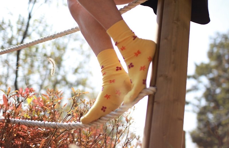女孩寓所 :: 韩国袜子品牌CORNSOX – HeeumTheClassic合作款:暖黄色 - 袜子 - 其他材质 黄色