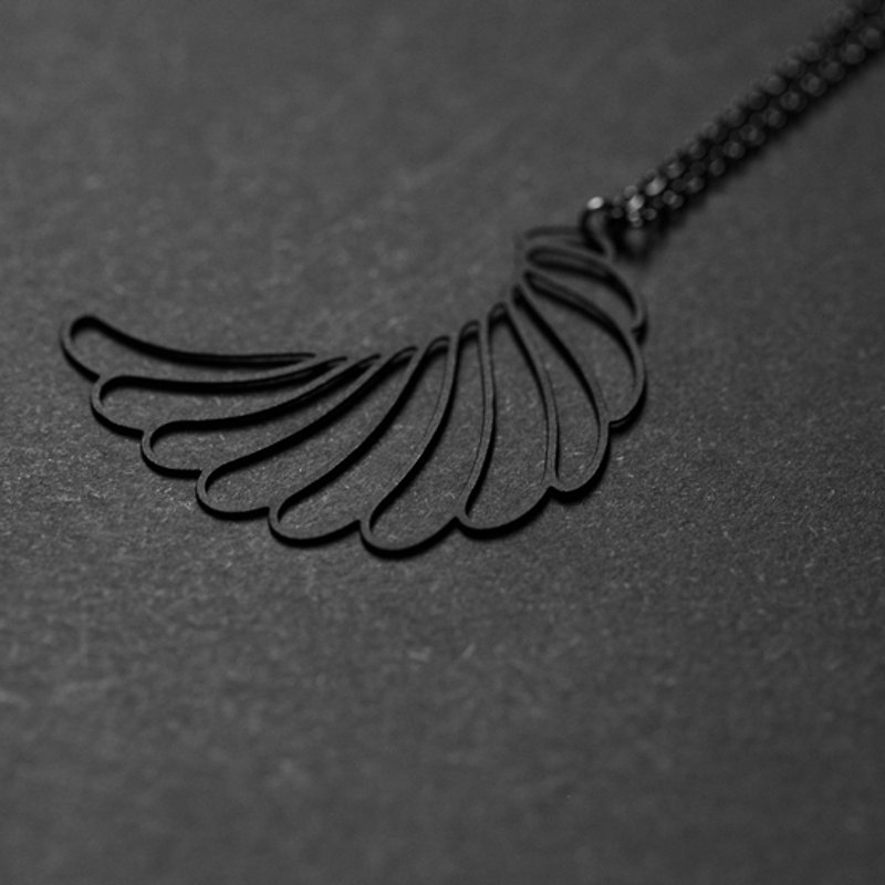 黑翅膀项链 Black Wing Pendant (S) - 项链 - 其他金属 