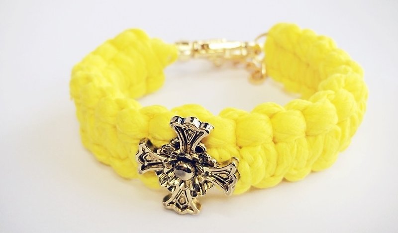 金黄色野玫十字编绳 - 手链/手环 - 棉．麻 黄色