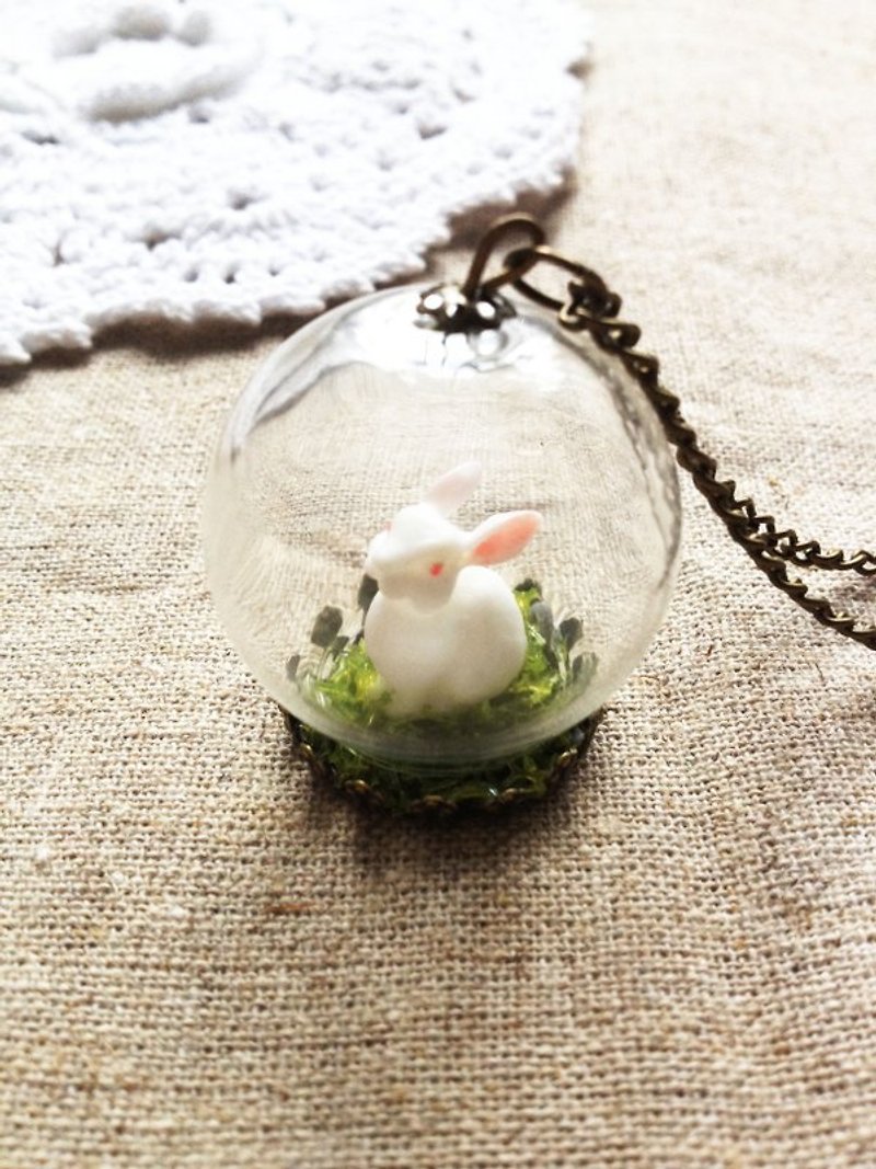 [imykaka] ♥ 水晶玻璃球 小白兔绿草地 项链     情人节 礼物 - 项链 - 玻璃 多色