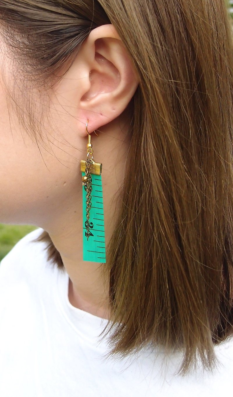 软尺耳环(长版)｜绿色 - 耳环/耳夹 - 其他金属 绿色
