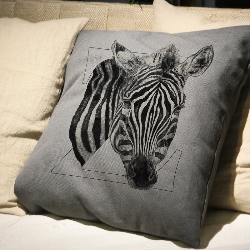 Zebra 斑马 手绘字母抱枕 - 枕头/抱枕 - 棉．麻 多色