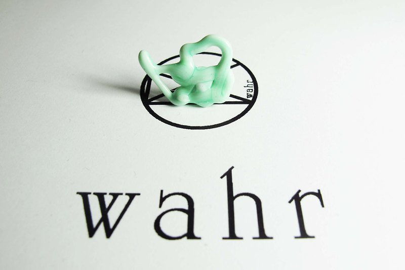 【Wahr】白绿迷宫耳环 - 耳环/耳夹 - 其他材质 多色