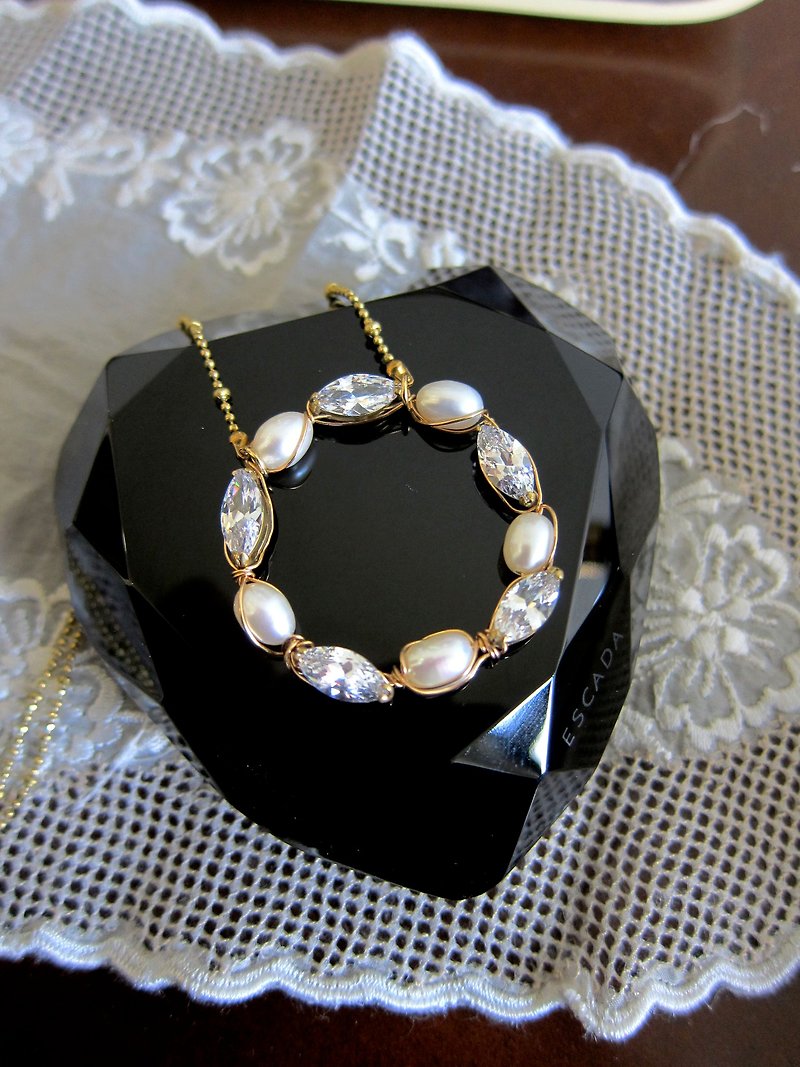 ∴Minertés=珍珠、锆石、圆圈黄铜项链=∴ - 项链 - 宝石 白色