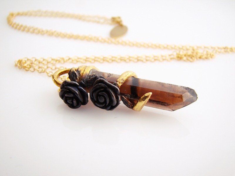 Brass roses pendant with smoky quartz stone and oxidized antique color - 项链 - 其他金属 