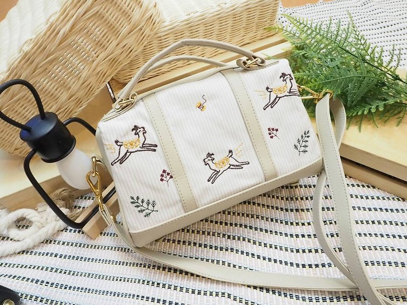 Goat Cream Pan Bag (L) - 侧背包/斜挎包 - 纸 白色