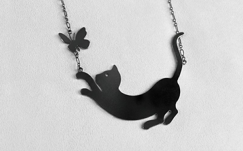 Ohappy动物系列｜大款猫咪+蝴蝶不锈钢镀黑项链 - 项链 - 其他金属 黑色