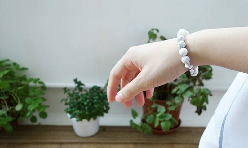 [天然半宝石] 白松石手链 - 手链/手环 - 宝石 白色