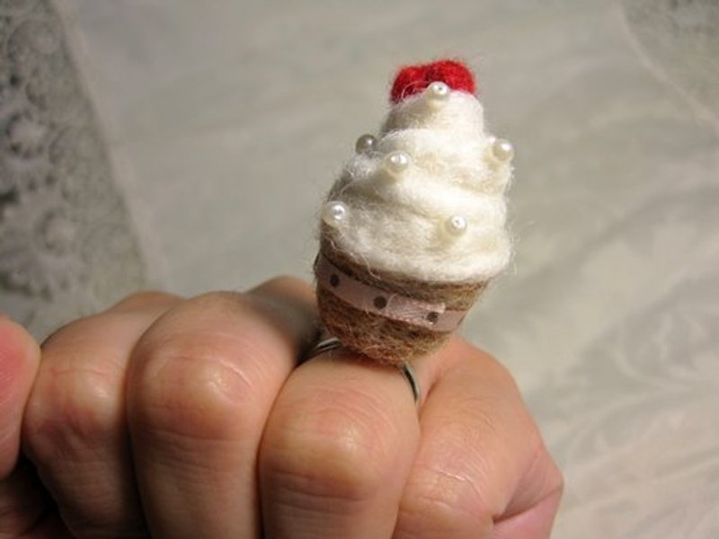 羊毛毡 杯子蛋糕戒指 - 戒指 - 其他材质 白色