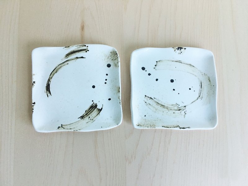 简朴手作陶瓷小皿 - 浅碟/小碟子 - 瓷 白色