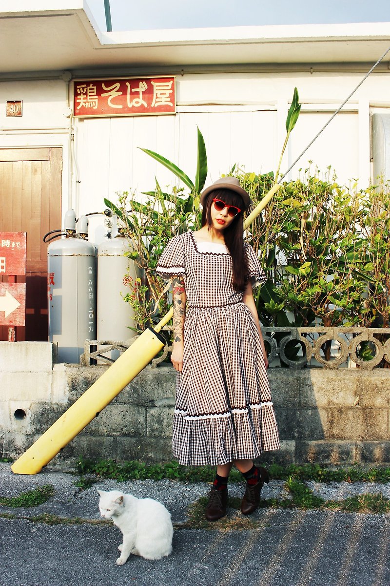 F714(Vintage)咖啡色格纹波浪裙摆棉质短袖古着洋装 - 洋装/连衣裙 - 棉．麻 咖啡色
