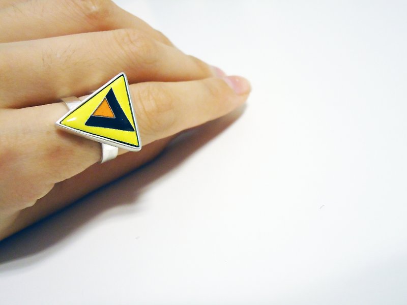 【Triangle II】三角造型珐琅戒指 - 戒指 - 其他材质 黄色
