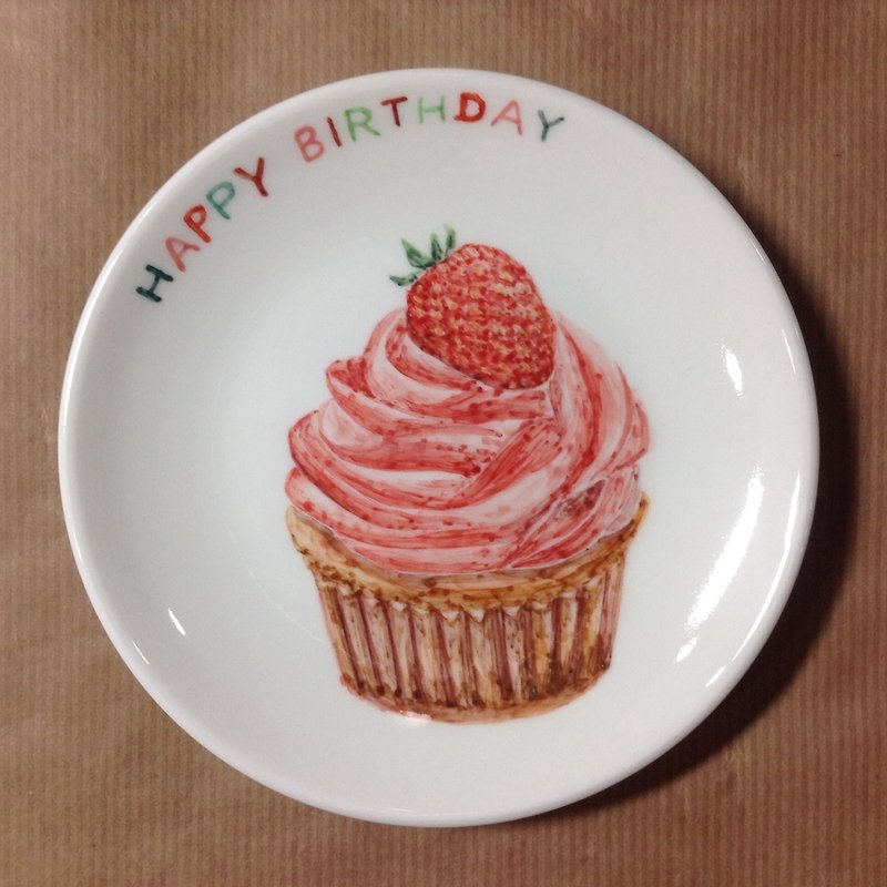 草莓奶油杯子蛋糕-【现货】6寸手绘生日瓷盘 - 浅碟/小碟子 - 其他材质 红色