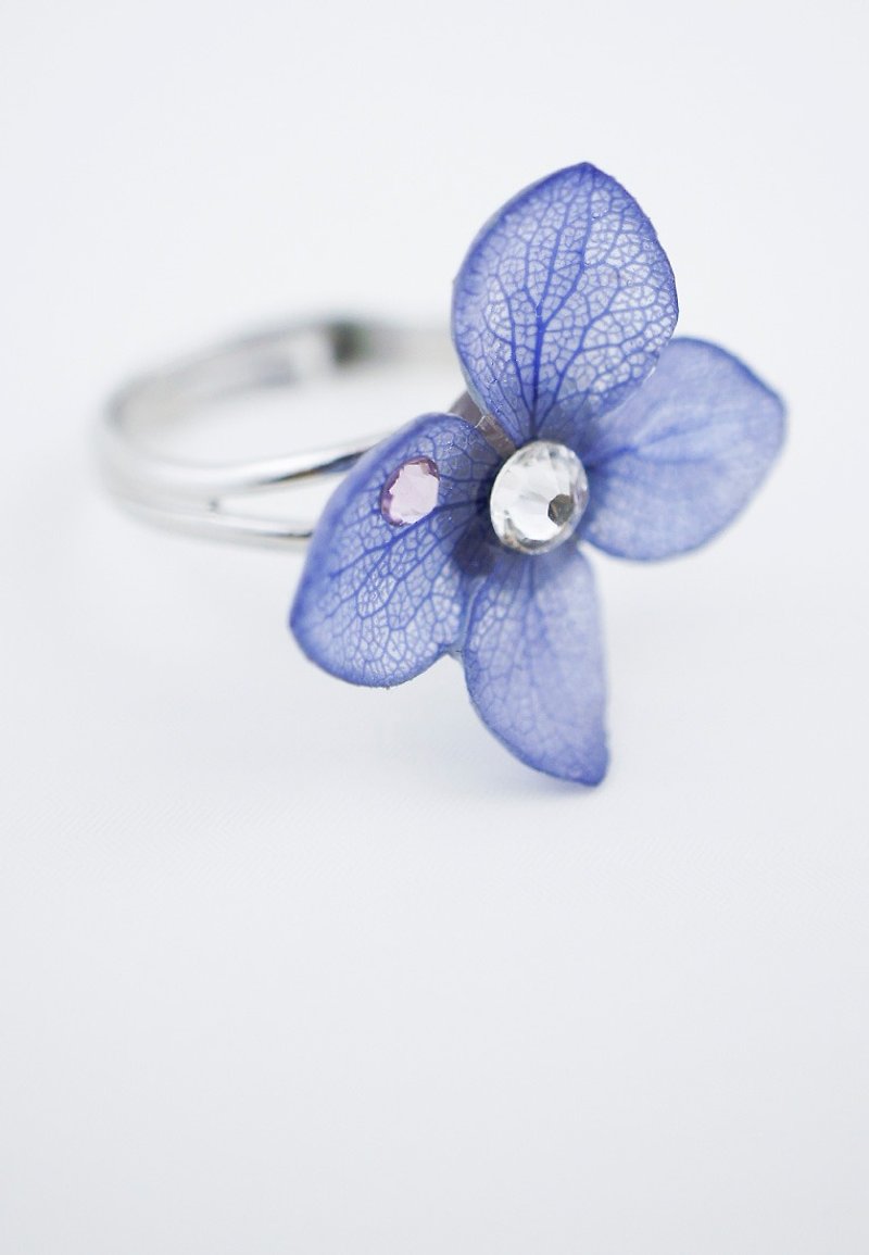 花园狂想曲 – 蓝色绣球花花材缀 Swarovski 水晶戒指 - 戒指 - 宝石 蓝色