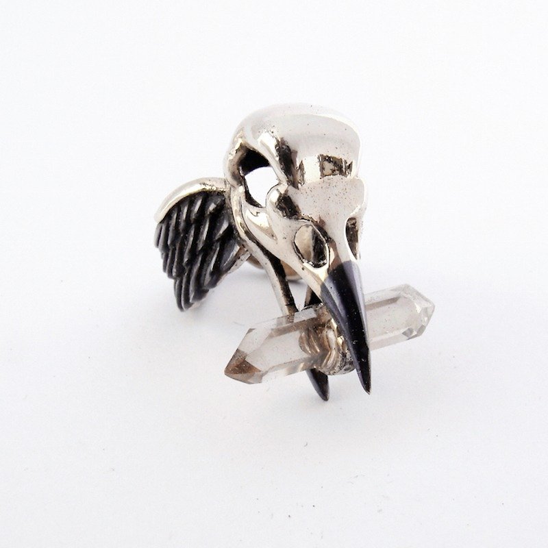 White bronze crow skull ring with clear quartz stone and oxidized antique color - 戒指 - 其他金属 