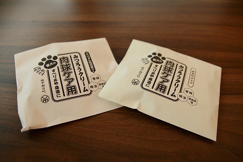 日本原装进口天然蜜蜡霜 肉球 犬猫脚掌专用蜜蜡霜 10g 无香 - 其他 - 植物．花 白色