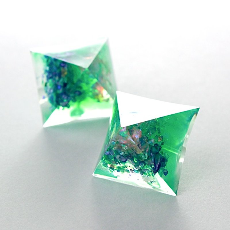 ピラミッドピアス(フォレスト金魚) - 耳环/耳夹 - 其他材质 绿色