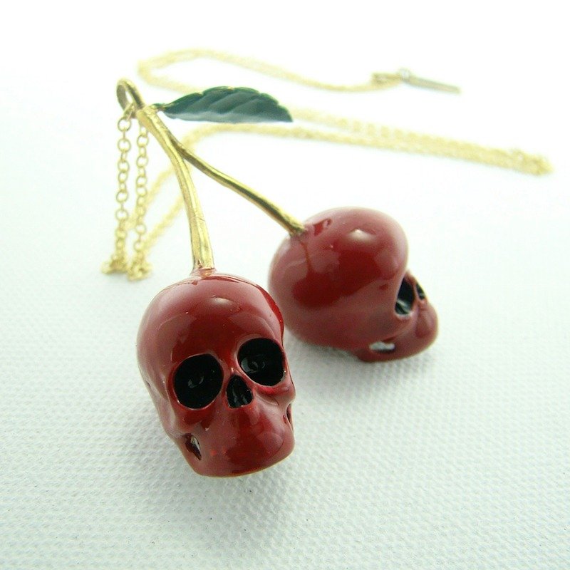 Cherry skull Pendant in brass with enamel color ,Rocker jewelry ,Skull jewelry,Biker jewelry - 项链 - 其他金属 