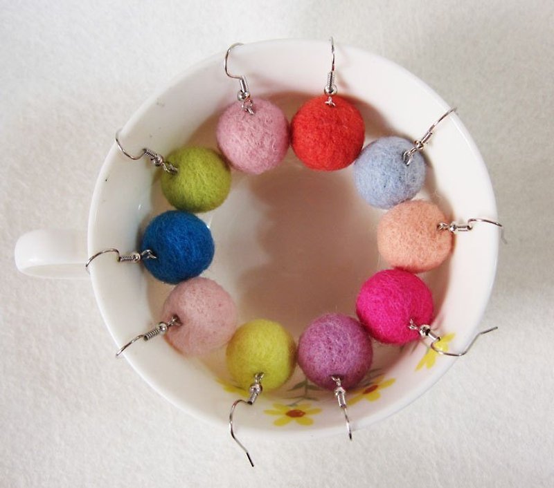 球球 羊毛毡耳环 可改夹式 颜色任选  - 耳环/耳夹 - 羊毛 多色