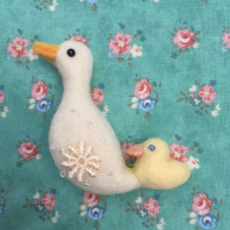 鸭妈妈与宝宝 －手作羊毛毡别针 - 胸针 - 羊毛 白色