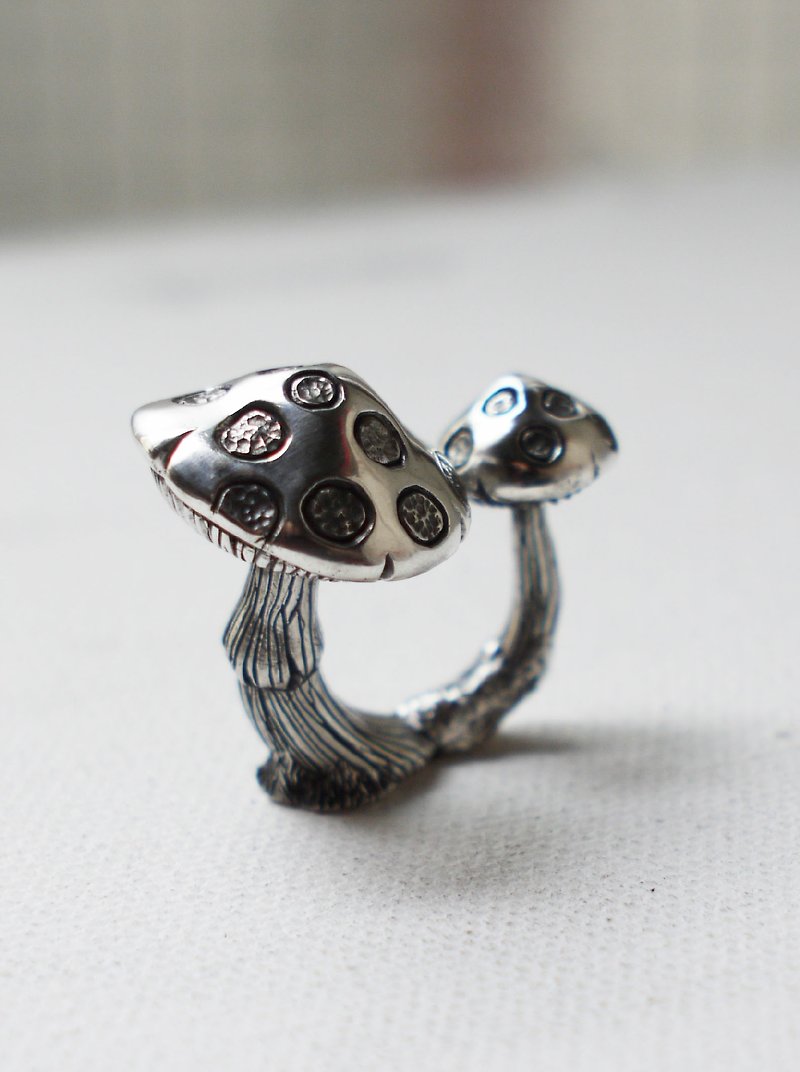 Petite Fille 手工银饰 迷幻蘑菇 纯银戒指 - 戒指 - 其他金属 银色