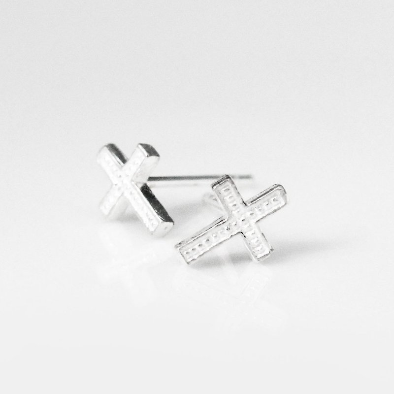 小巧十字架 耳环 925纯银耳环-ART64 - 耳环/耳夹 - 纯银 银色