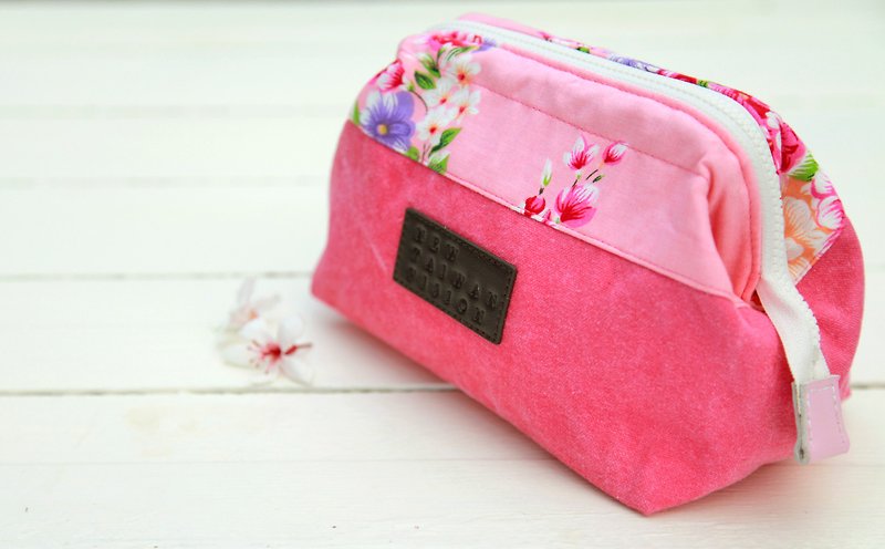 【口金化妆包】彩绘花朵-粉红 - 化妆包/杂物包 - 其他材质 