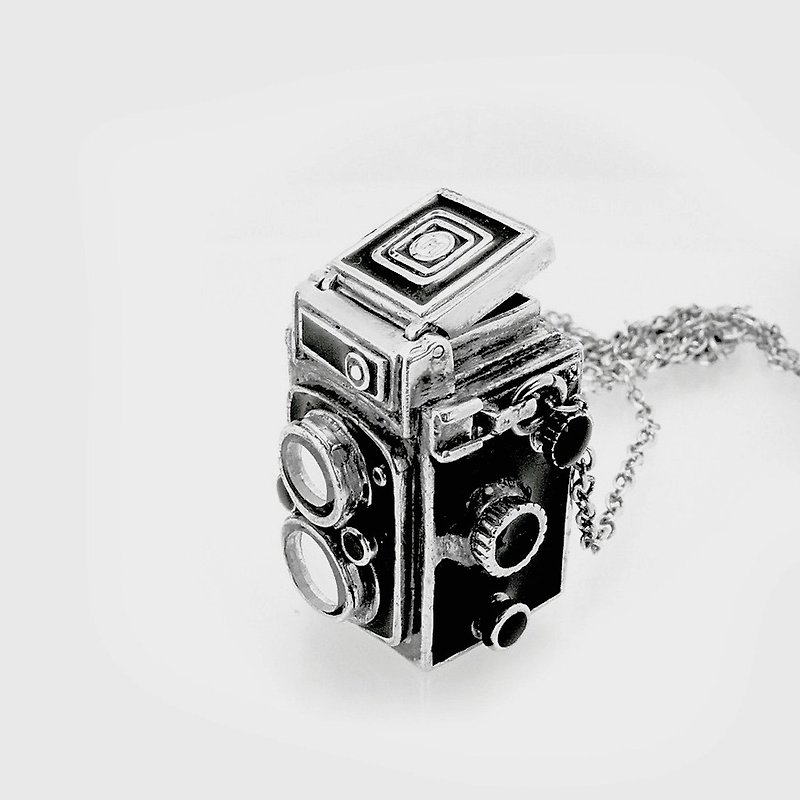 Vintage Camera twin-lens reflex camera (TLR) in white bronze with oxidized antique gold color ,Rocker jewelry ,Skull jewelry,Biker jewelry - 项链 - 其他金属 