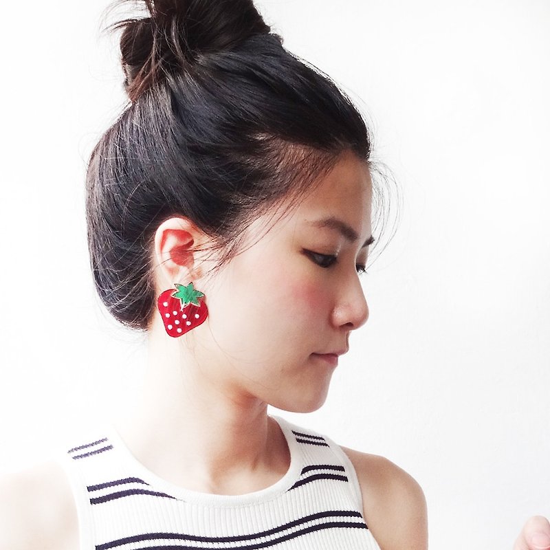 草莓耳环 - 耳环/耳夹 - 塑料 红色